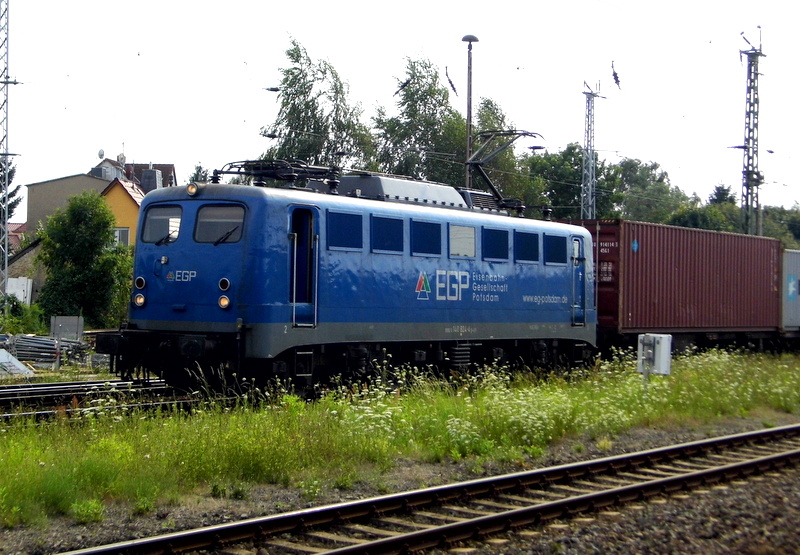 Am 29.07.2014 kam die 140 824-4 von der EGP aus Richtung  Salzwedel nach Stendal und fuhr weiter in Richtung Magdeburg.