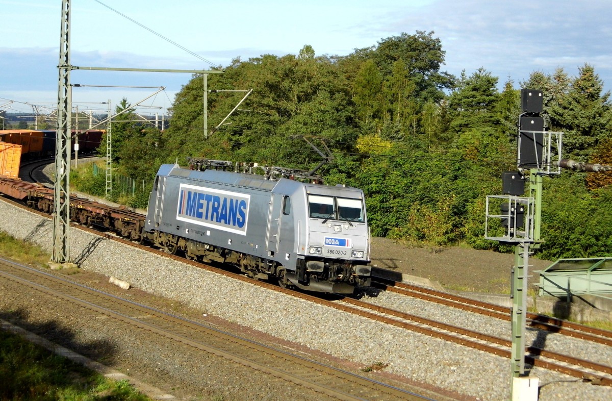 Am 29.09.2015 kam die 386 020-2 von der METRANS aus Richtung Wittenberge nach Stendal.
