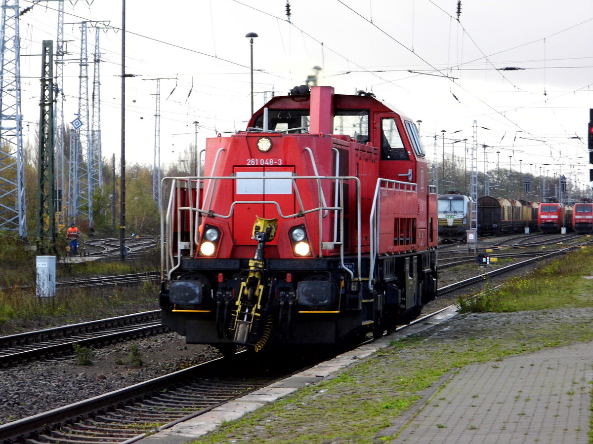 Am 29.10.2017 fuhr die 261 048-3 von DB Cargo Deutschland AG,  aus Richtung von Stendal nach Magdeburg.