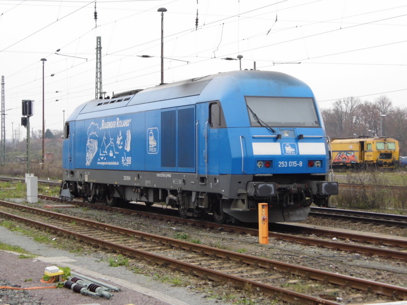 Am 29.11.2014 war die 253 015-8 von der Eisenbahn-Bau- und Betriebsgesellschaft Pressnitztalbahn mbH-Press in Stendal abgestellt . 