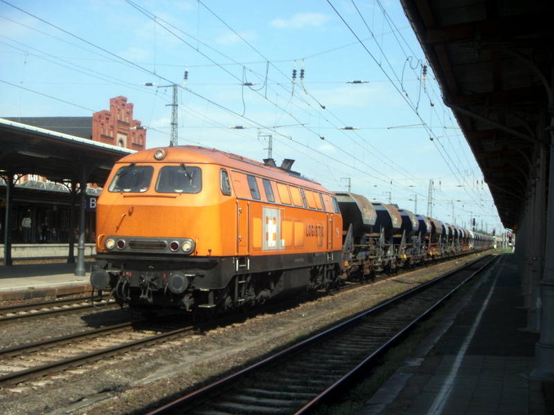 Am 30.04.2014 kam die  225 015 von  BBL  aus der Richtung Magdeburg nach Stendal und fuhr weiter nach Wittenberge .