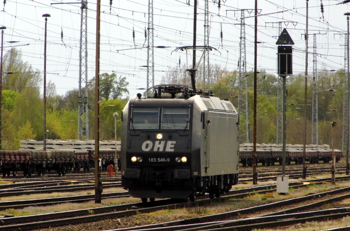 Am 30.04.2015 kam die 185 546-9 von der OHE Cargo ( MRCE dispolok ) aus Richtung Hannover nach Stendal .