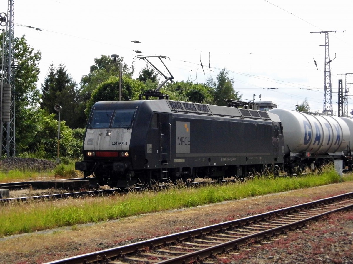 Am 30.05.2015 kam die 145 086-5 von der MRCE Dispolok aus Richtung Hannover nach Stendal und fuhr weiter in Richtung Magdeburg .