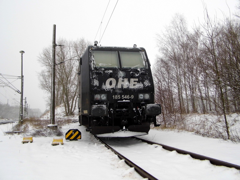 Am 30.12.2014 waren die  OHE ( MRCE dispolok ) und die 185 681-4 von der SETG (Railpool)  bei Borstel abgestellt .








 