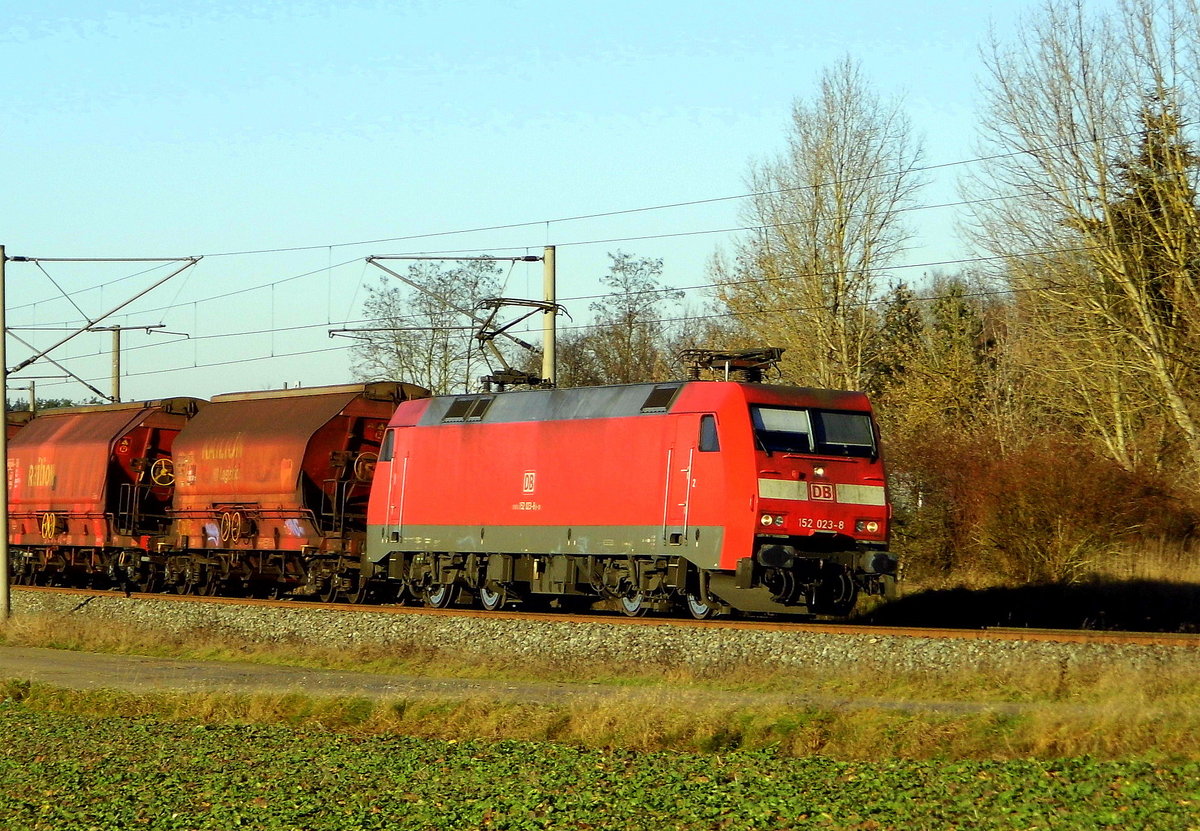 Am 30.12.2016 kam die 152 023-8 von der  DB Cargo aus Richtung Wittenberge und fuhr nach Stendal .