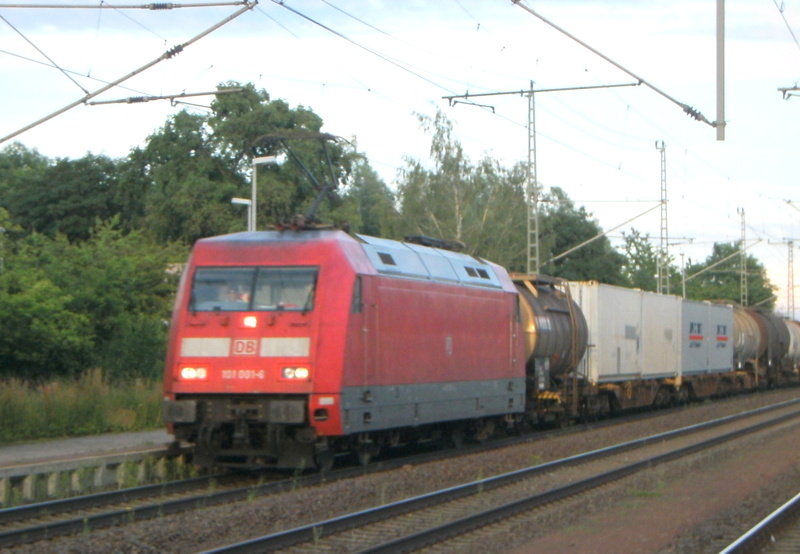 Am 3.06.2014 kam die 101 001-6 von der DB aus der Richtung Magdeburg nach Wefensleben und fuhr weiter in Richtung Helmstedt .