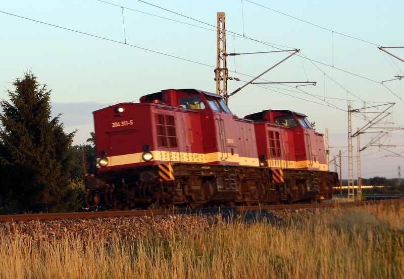 Am 3.07.2014 kam die 204 347-9 und die 204 311-5 von der MTEG ( Press)aus der Richtung Stendal und fuhr nach  Niedergörne .