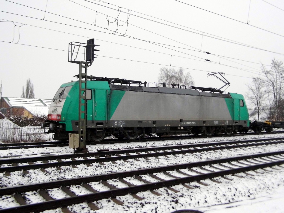 Am 31.01.2015 kam die 186 127 von der ITL aus Richtung Magdeburg nach Niederndodeleben und fuhr weiter in Richtung Braunschweig .