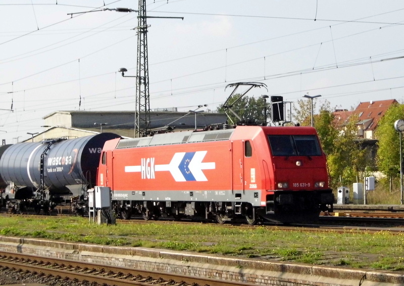 Am 3.10.2014 kam die 185 631-9 von der HGK aus Richtung Salzwedel nach Stendal und fuhr weiter nach Berlin .