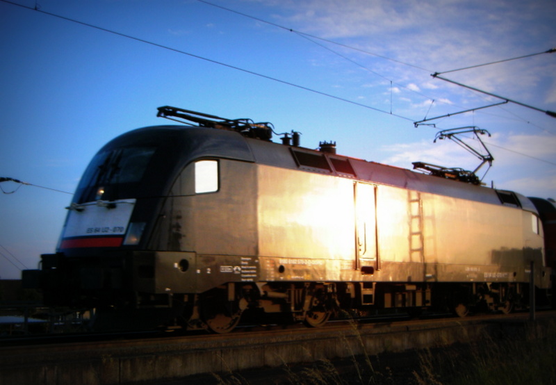 Am 31.05.2014 kam die  ES 64 U2 - 070 (182 570-2) MRCE Dispolok GmbH  aus der Richtung Salzwedel und fuhr nach Stendal .