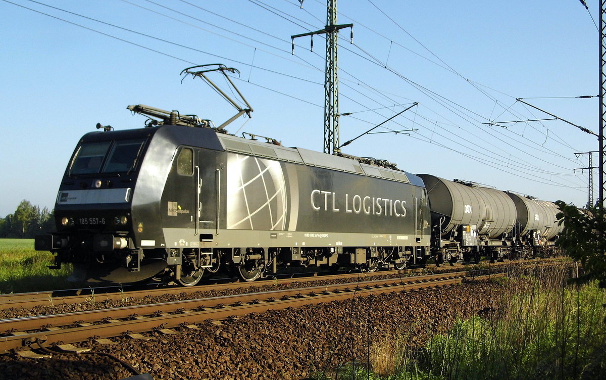Am 31.05.2017 kam die 185 557 von der  CTL Logistics ( MRCE Dispolok) aus Richtung Stendal und fuhr nach Magdeburg .