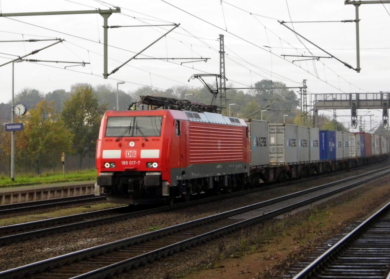 Am 31.10.2014 kam die 189 017-7 von der DB aus Richtung Braunschweig nach Niederndodeleben und fuhr weiter in Richtung Magdeburg . 