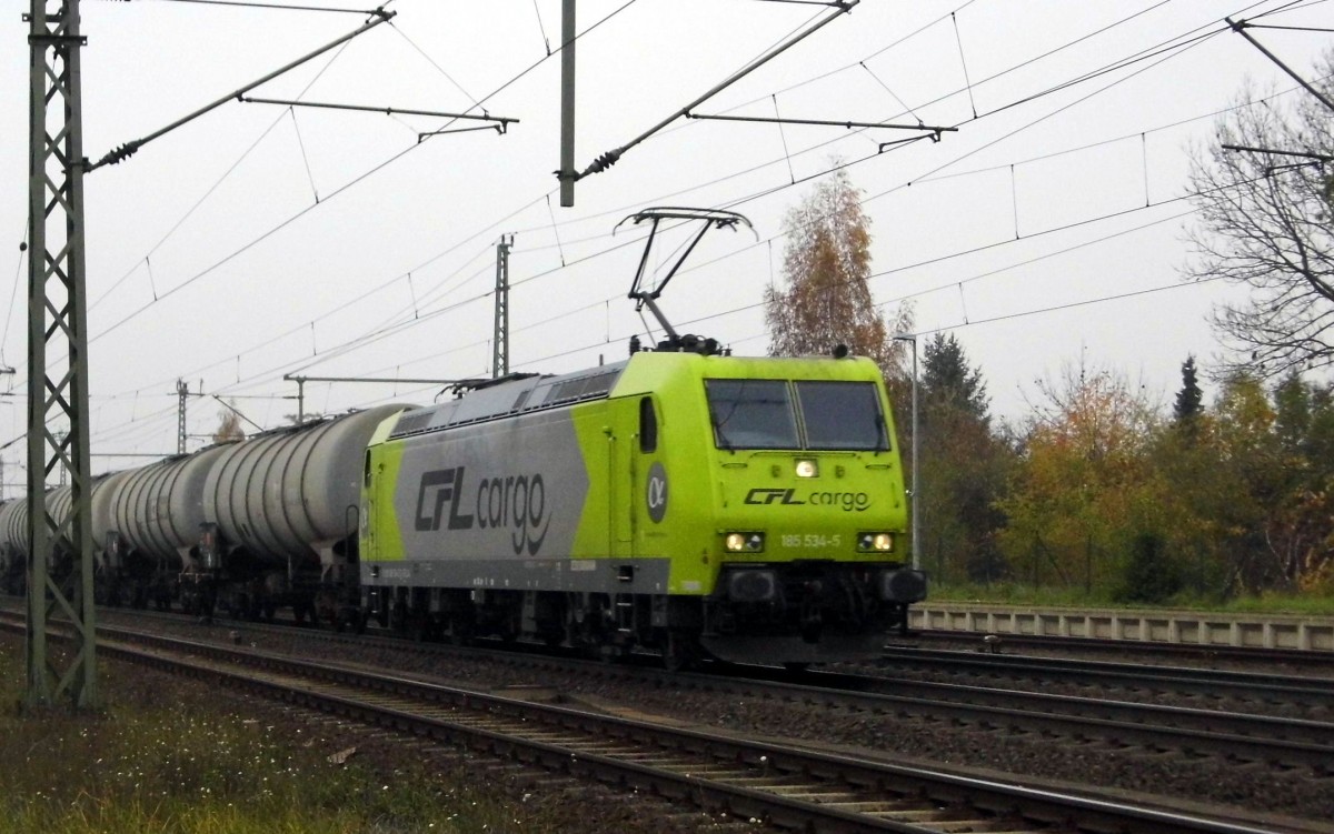 Am 31.10.2015 kam die 185 534-5 von der CFL Cargo aus Richtung Braunschweig nach Niederndodeleben und fuhr weiter in Richtung Magdeburg .