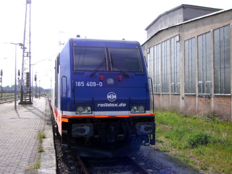 Am 5.05.2014 war die  185 409-0 von Raildox  in Stendal abstellte .