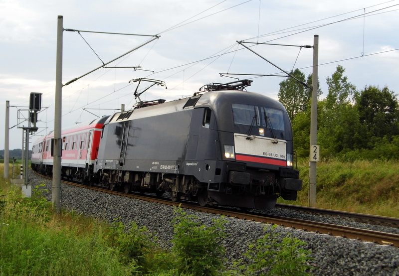 Am 5.07.2014 kam die ES 64 U2-070  von der MRCE aus der Richtung Wittenberge und fuhr nach Stendal .