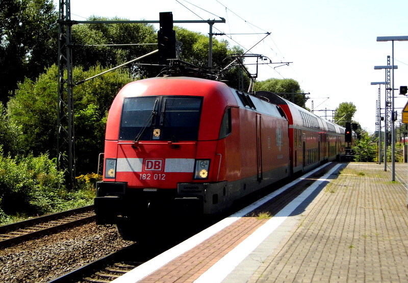 Am 6.08.2014 kam die 182 012 von der DB aus Richtung Magdeburg nach Brandenburg an der Havel und fuhr weiter in Richtung Berlin .