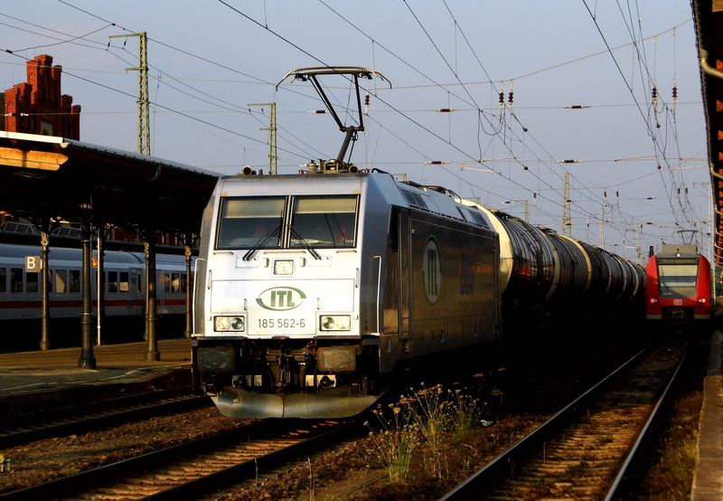 Am 7.08.2014 kam die 185 562-6 von der ITL aus Richtung Magdeburg nach Stendal und fuhr weiter in Richtung Salzwedel .