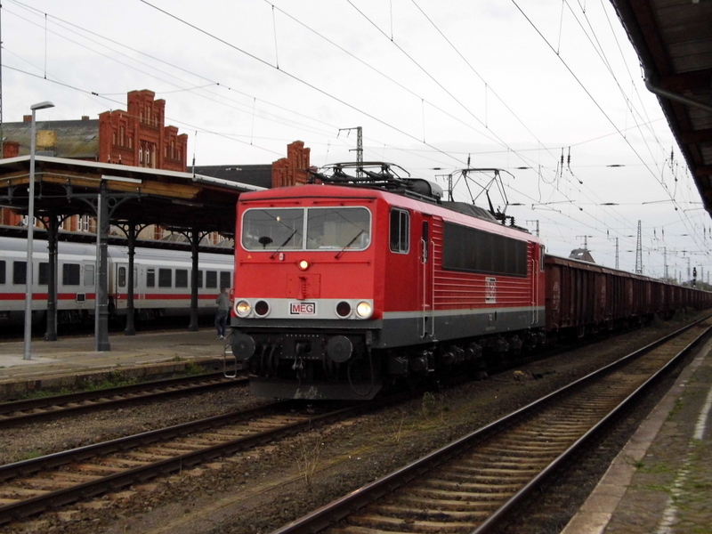 Am 7.10.2014 kam die 702 (155 179-5) von der MEG aus Richtung Magdeburg nach Stendal und fuhr weiter in Richtung Wittenberge .