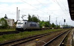 br-7-386-traxx-f/496153/am-14052016-kam-die-386-001-2 Am 14.05.2016 kam die 386 001-2 von METRANS aus Richtung  Salzwedel nach Stendal und fuhr weiter in Richtung Magdeburg .