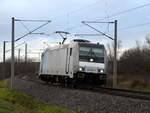 Am 13.01.2021 kam die 185 687-1 von der  HSL Logistik GmbH, ( Railpool GmbH,) aus Richtung Wittenberge und fuhr weiter in Richtung Stendal .