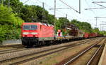 Am 02.06.2017 kam die 143 364-8 von der DB Cargo AG, aus Richtung Magdeburg nach Niederndodeleben und fuhr weiter in Richtung Braunschweig .